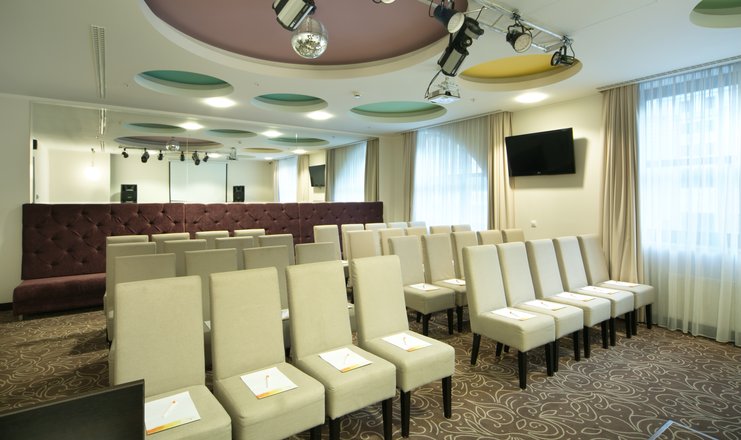 Фото конференц зала («Азимут Отель Фристайл Роза Хутор» отель) - Малый конференц-зал