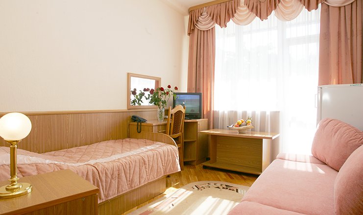 Фото номера («Беларусь» санаторий) - Стандартный 1-местный 1-комнатный корпус Приморский (0.77)  6,7 этаж, вид на море