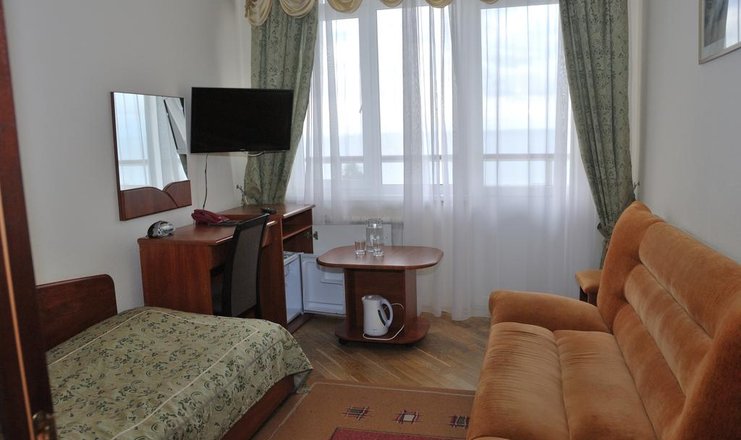 Фото номера («Беларусь» санаторий) - Стандартный 1-местный 1-комнатный с балконом 6,7 этаж, вид на море Главный корпус (*0,77)