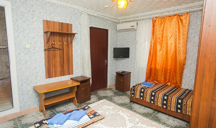 Фото номера («Черномор» гостиница) - Стандарт 3-местный