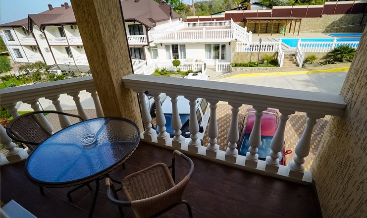Фото номера («Джаз Лоо» парк-отель) - Семейный 2 местный с балконом и видом на море