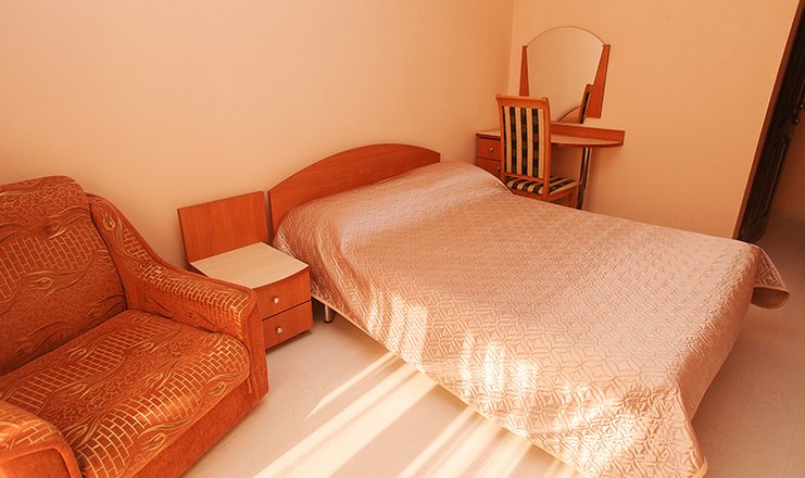 Фото номера («Круиз на Серафимовича» гостиница) - Улучшенный 2-х местн. с балконом и французской кроватью6