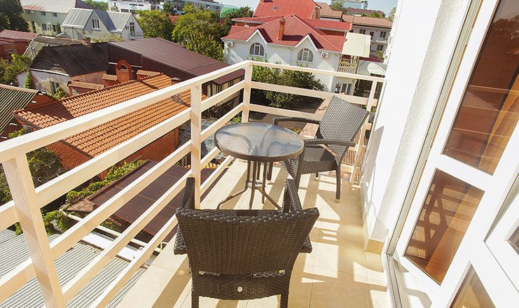 Фото номера («Круиз на Серафимовича» гостиница) - Улучшенный 2-х местн. с балконом и французской кроватью7