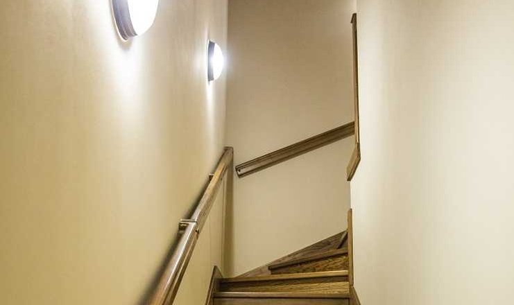 Фото номера («Маунтин Виллас» гостиничный комплекс) - Лестница на второй этаж