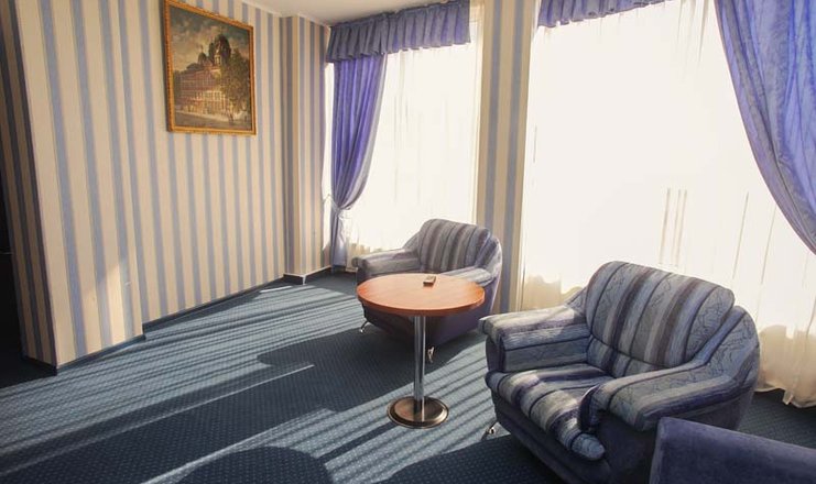 Фото номера («Морской клуб» отель) - Люкс 2-местный 2-комнатный с боковым видом на море