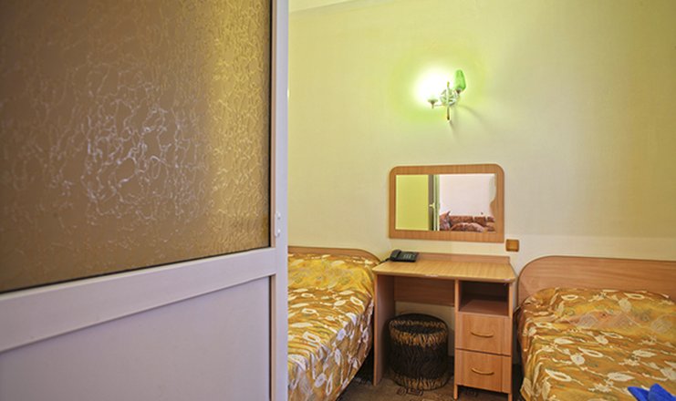 Фото номера («Орешник» гостиничный комплекс) - Стандарт 3-местный 2-комнатный корп. Б с сауной
