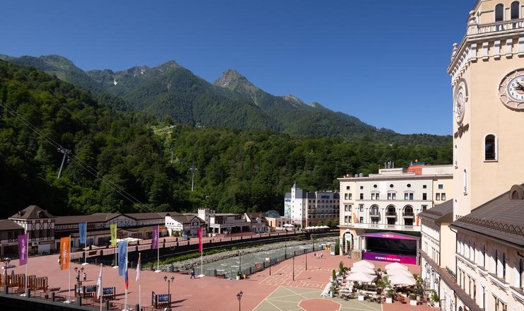 Фото номера («Radisson Rosa Khutor» отель) - Полулюкс 2-местный с балконом с видом на площадь