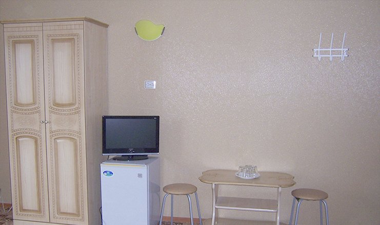 Фото номера («У Никитича» гостевой дом) - Стандартный 3-местный 1-комнатный с вентилятором