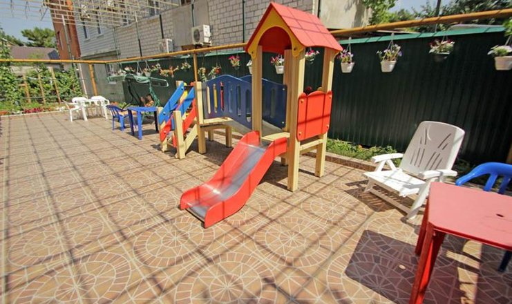 Фото отеля («Адамант» гостевой дом) - Детская площадка