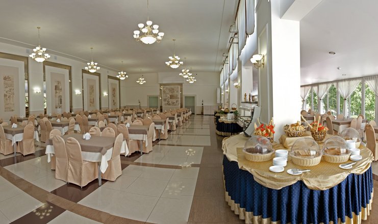 Фото отеля («Alean Family Resort & Spa Спутник» отель) - Банкетный зал