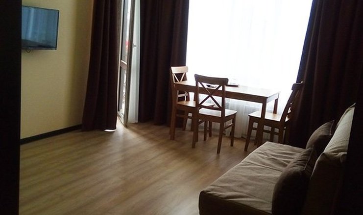 Фото отеля («Альпен Хаус» мини-гостиница) - Люкс 2-местный 2-комнатный с балконом