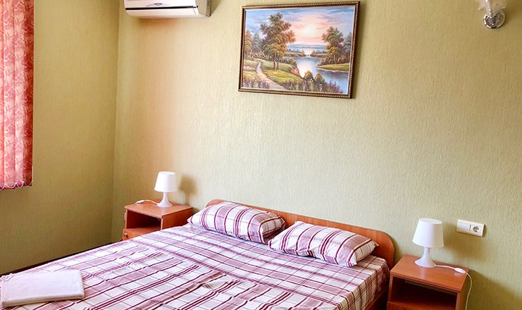 Фото отеля («Альтаир Витязево» гостевой дом) - Семейный 2-местный 2-комнатный