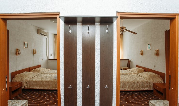 Фото отеля («Аврора» санаторий) - Стандартный 4-местный 2-комнатный корпус1