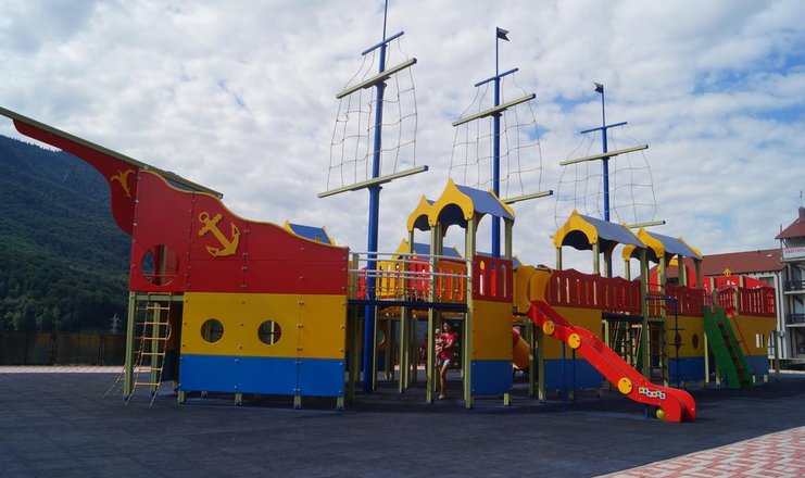 Фото отеля («Беларусь» комплекс отдыха) - Детская площадка