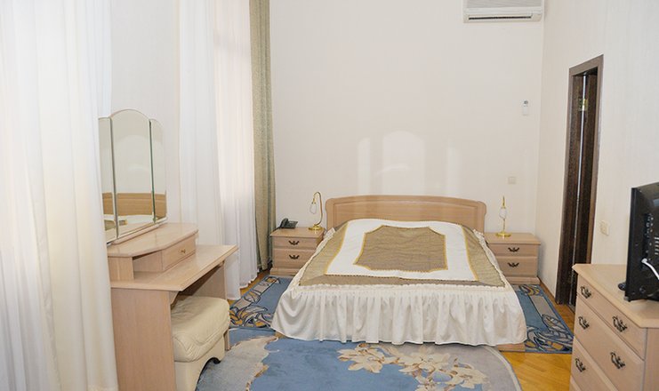 Фото отеля («Беларусь» санаторий) - Стандартный 3-местный 3-комнатный в Главном корпусе (*0,81)