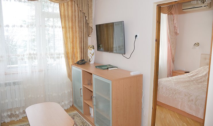Фото отеля («Беларусь» санаторий) - Люкс 2-местный 2-комнатный корпус Приморский (0.83*)