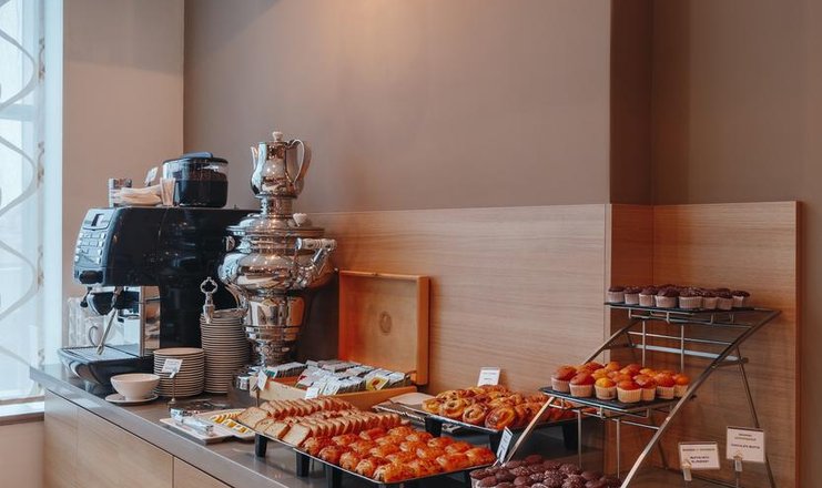 Фото отеля («Бревис» апарт-отель) - Завтрак шведский стол