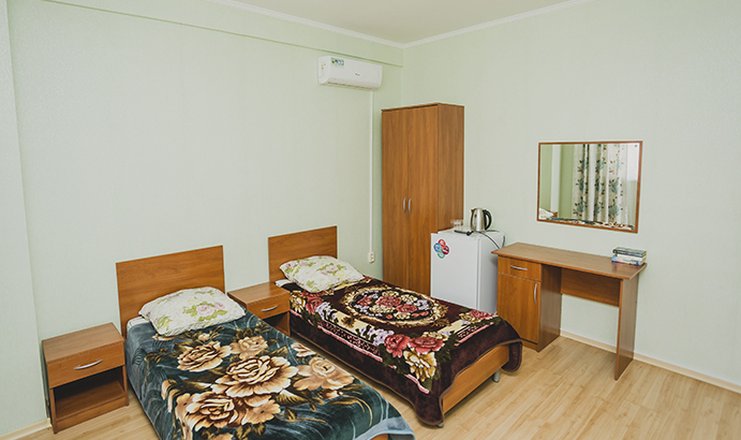 Фото отеля («Черное море на Просвещения» гостевой дом) - номер без балкона санузел на 2 номера 3 этаж