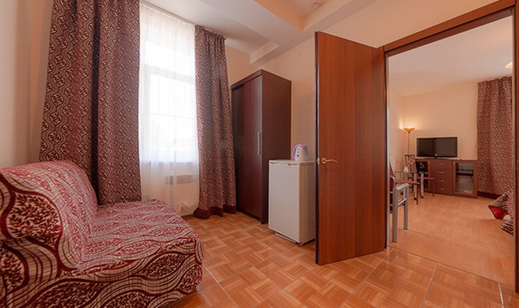 Фото отеля («Черноморская» комплекс малых гостиниц) - Полулюкс 3-местный 2-комнатный с балконом с доп. местом 