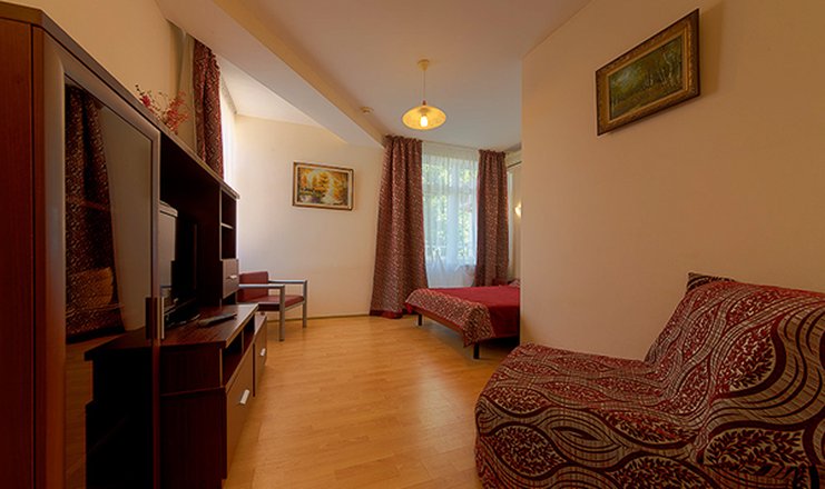 Фото отеля («Черноморская» комплекс малых гостиниц) - Семейный 4-местный 3-комнатный с видом на море с балконом с доп. местом 