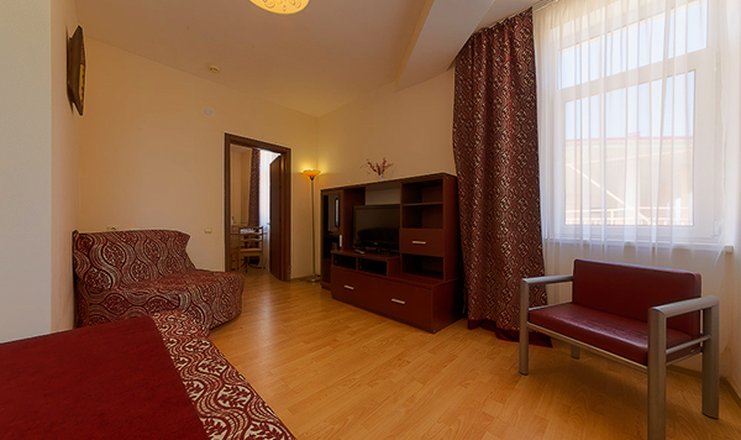 Фото отеля («Черноморская» комплекс малых гостиниц) - Семейный 4-местный 3-комнатный с видом на море с балконом с доп. местом 