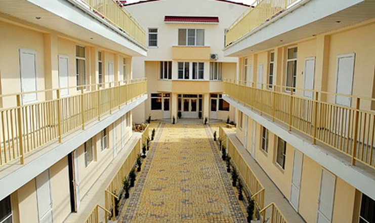 Фото отеля («Черноморская» комплекс малых гостиниц) - Внутренний двор