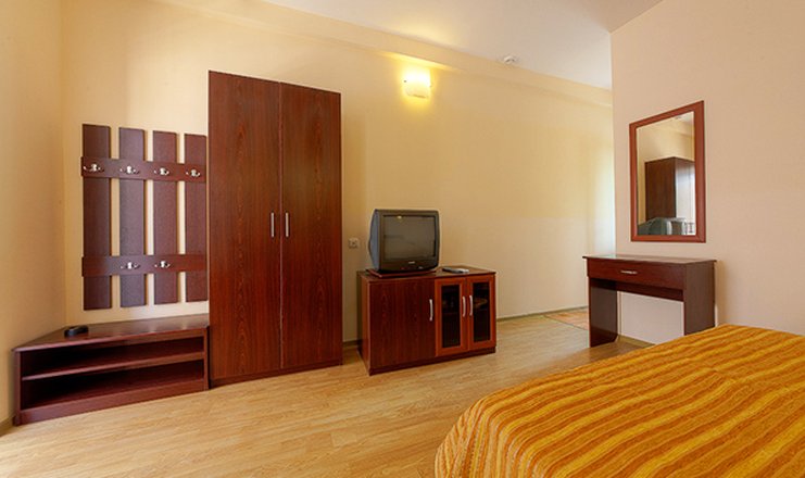 Фото отеля («Черноморская» комплекс малых гостиниц) - Стандартный 2-местный с лоджией с доп. местом