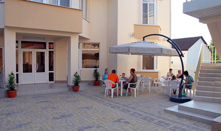 Фото отеля («Черноморская» комплекс малых гостиниц) - Внутренний дворик