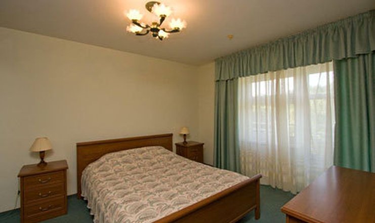 Фото отеля («Черноморская зорька» санаторий) - Стандарт 3-местный 2-комнатный