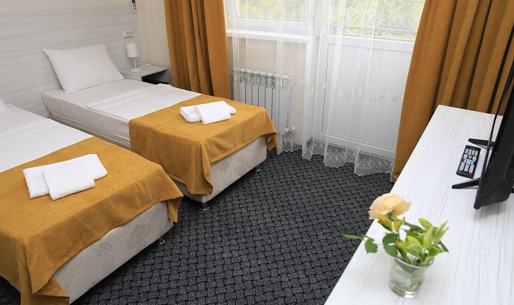 Фото отеля («Камбала» мини-гостиница) - Стандарт 2-местный номер с частичным видом на море