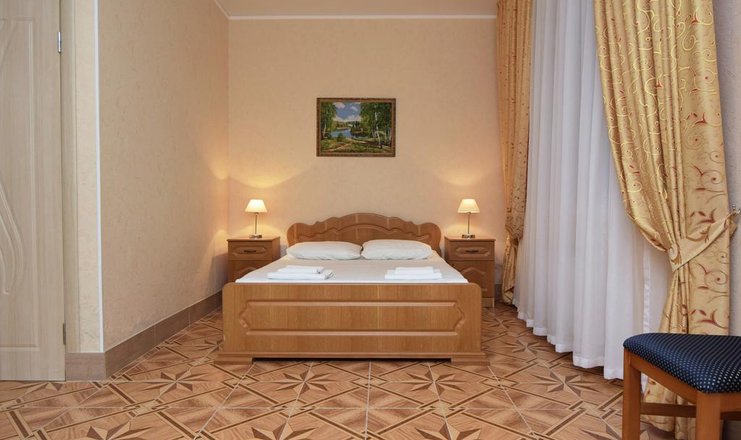 Фото отеля («Касабланка» гостевой дом) - Стандарт 3-местный 1-комнатный цоколь