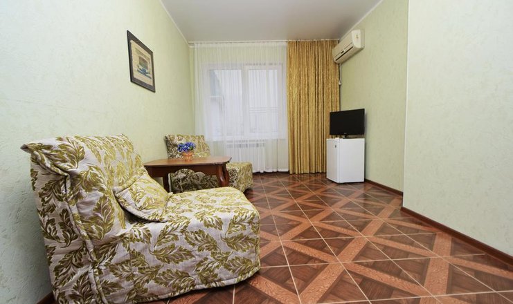 Фото отеля («Касабланка» гостевой дом) - Улучшенный 3-местный 2-комнатный цокольный этаж