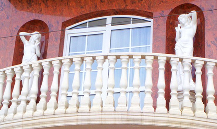 Фото отеля («Христина» отель) - Балкон с выходом на улицу