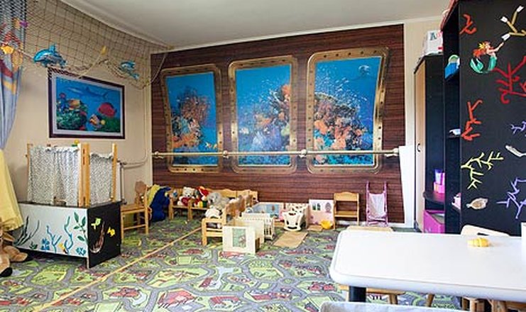 Фото отеля («Коралл» санаторий) - Детская комната