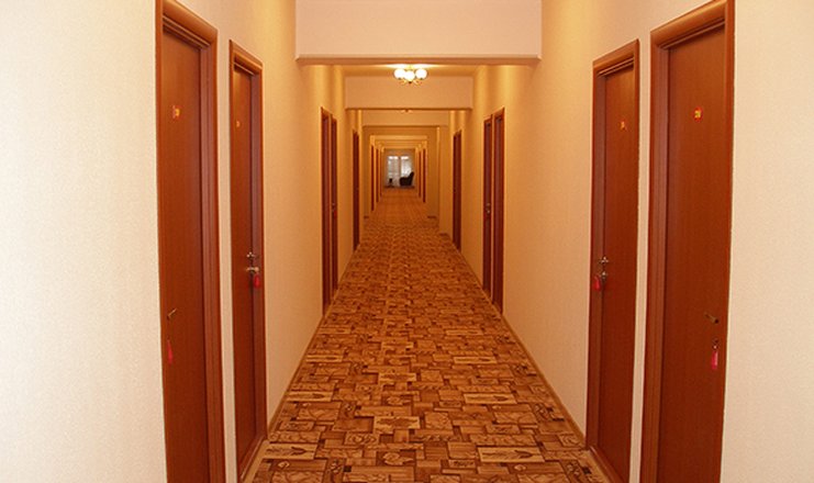 Фото отеля («Красная поляна» база отдыха) - Коридор спального корпуса