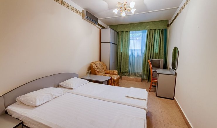 Фото отеля («Круиз на Серафимовича» гостиница) - Стандарт 2-местный (цоколь)