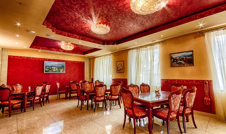 Фото отеля («Круиз на Серафимовича» гостиница) - Обеденный зал