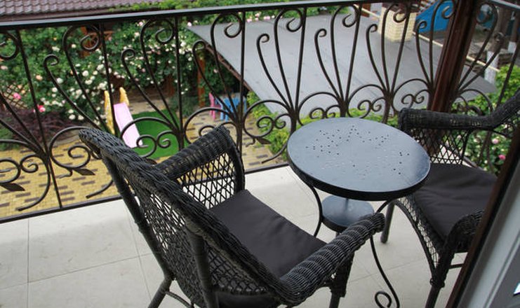 Фото отеля («Лорис» гостевой дом) - Люкс 4-местный 2-комнатный (с балконом)