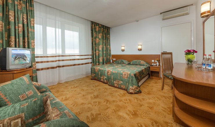 Фото отеля («Мечта» санаторий) - Полулюкс 2-местный (с видом на море 3 этаж)