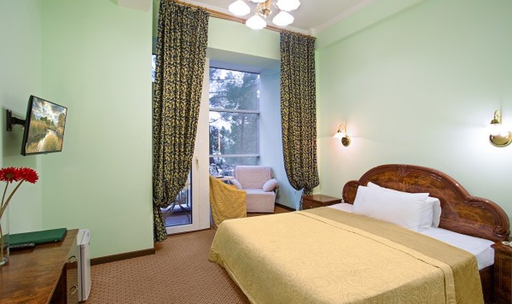 Фото отеля («Мыс Видный» санаторий) - Стандарт однокомнатный двухместный DBL с балконом 1 категории_спальня ракурс
