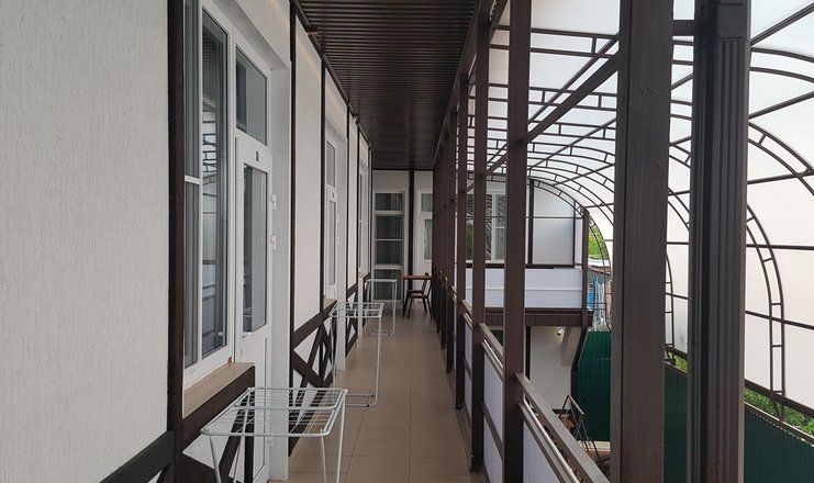 Фото отеля («Натали» гостевой дом) - Общий балкон
