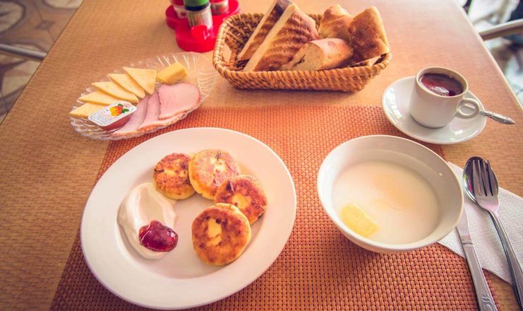 Фото отеля («Пальмира» гостевой дом) - Завтрак