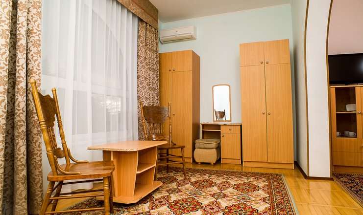Фото отеля («Приморье» гостевой комплекс) - Стандарт 4-местный 2-комнатный корпус № 1