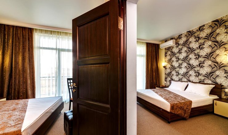 Фото отеля («Сальвадор Holiday Hotel & Aqua-zone» отель) - Стандарт 4-местный 2-комнатный коннект (2+2)