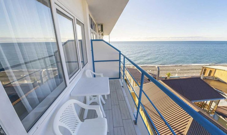 Фото отеля («Шторм» гостиница) - Стандарт 3-местный с балконом, вид на море боковой