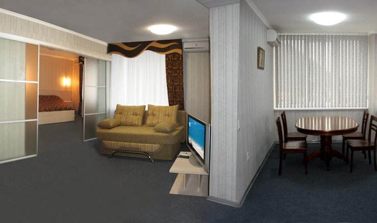 Фото отеля («Солнечный» частный коттедж) - Люкс 2-местный 3-комнатный