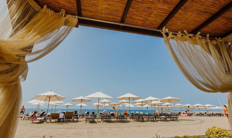 Фото отеля («Swissotel Resort Sochi Kamelia» отель) - Пляж