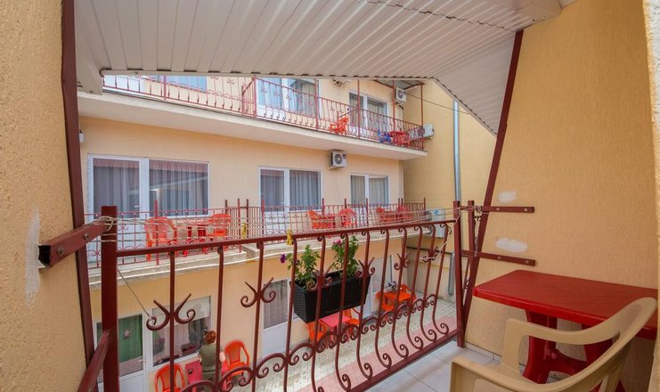 Фото отеля («Тургеневский» гостевой дом) - Апартаменты балкон