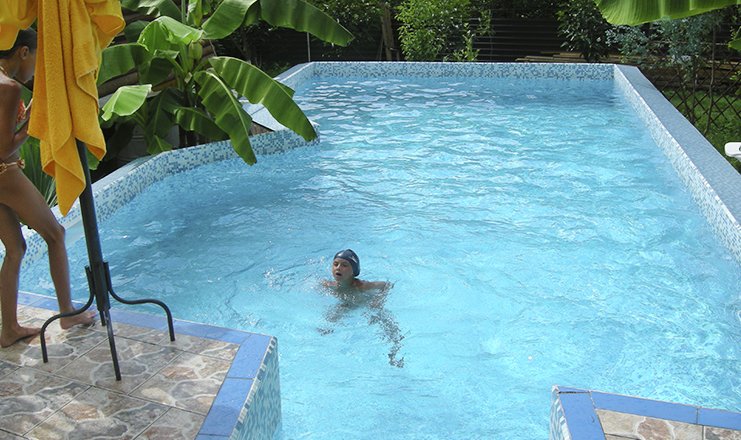 Фото отеля («У Никитича» гостевой дом) - бассейн открытый, без подогрева