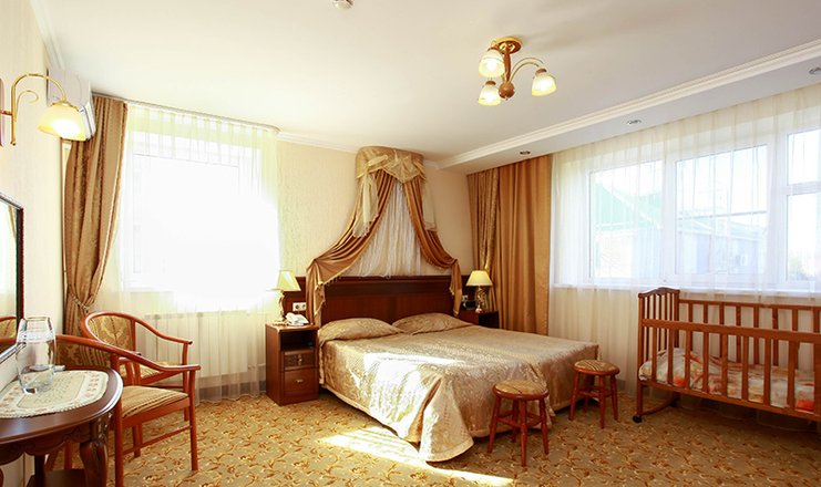 Фото отеля («Урал» пансионат) - Люкс 4-местный 3-комнатный